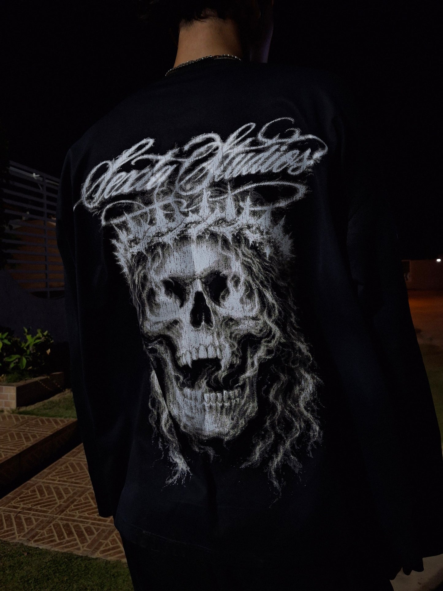 HOLY CROWN BLACK LONGSLEEVE