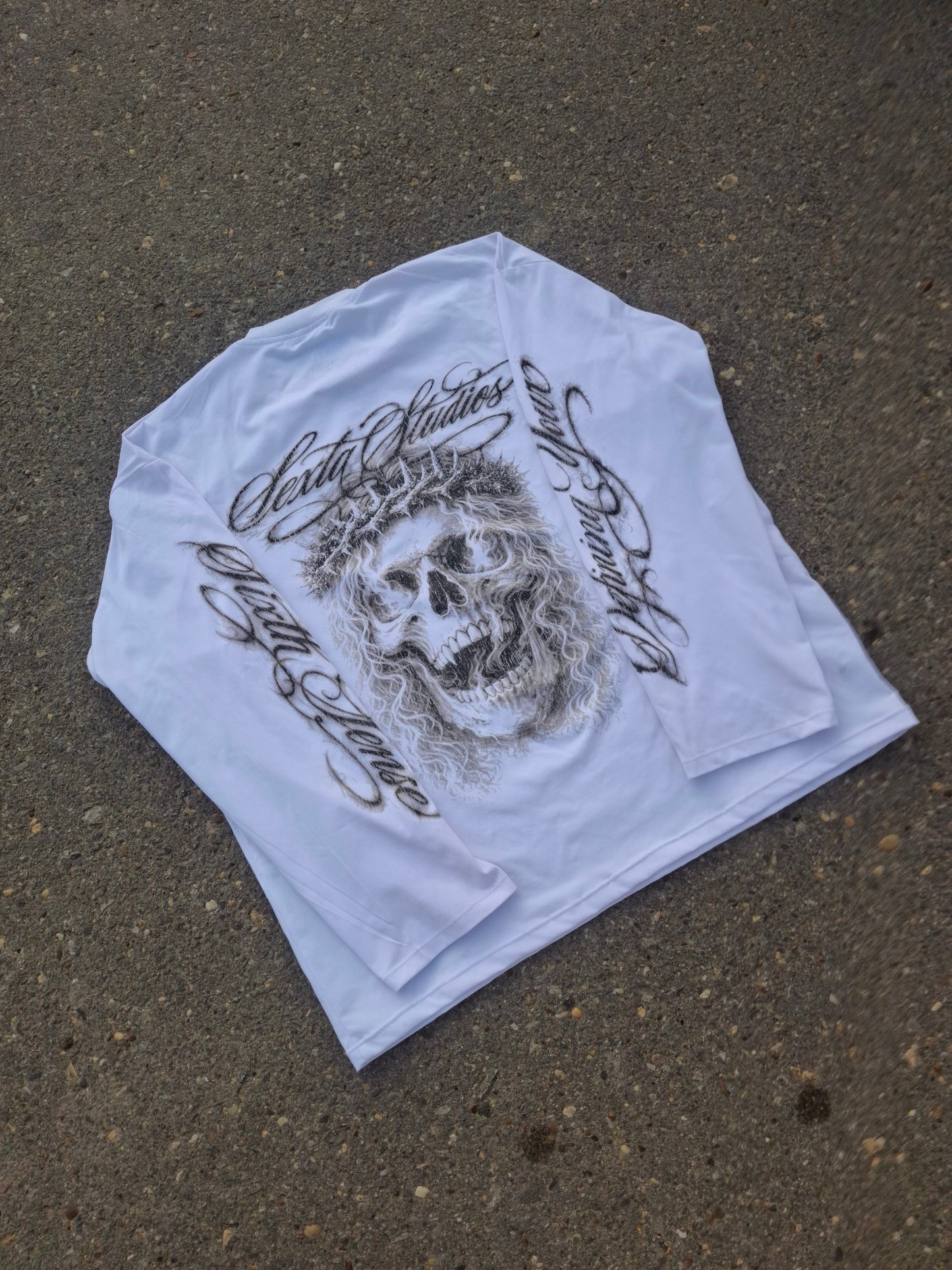 HOLY CROWN WHITE LONGSLEEVE